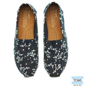 Toms Size 12 Flats Navy Floral Japanese Cherry Blossom Wave Inspired